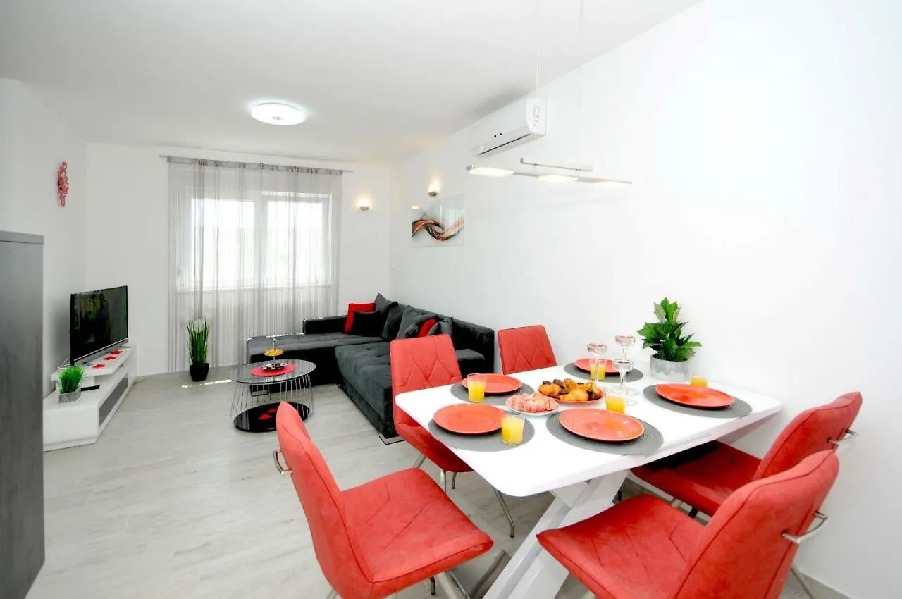 Apartments Adrian Trogir 0*,  Croatie