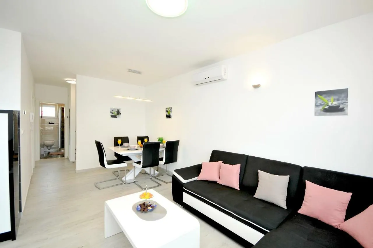 Apartments Adrian Trogir Croatie