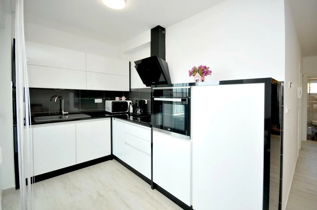 Apartments Adrian Trogir 0*,